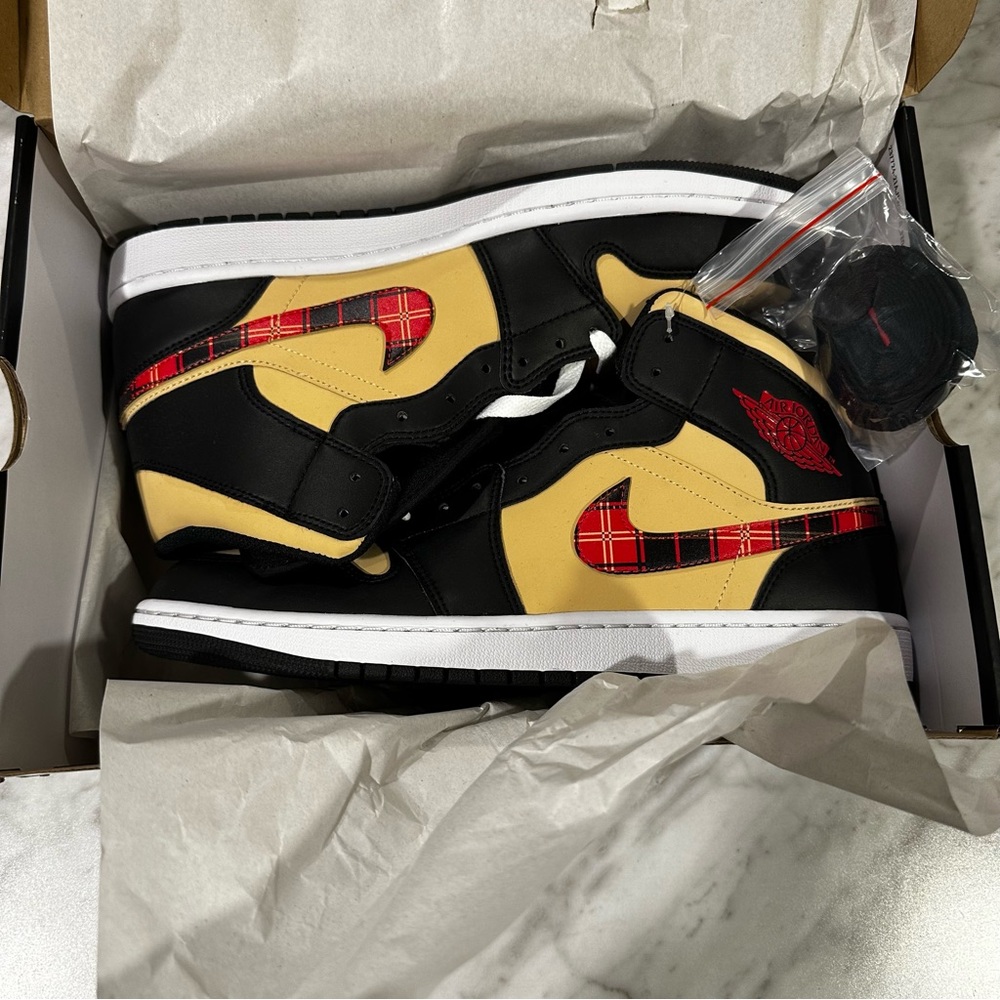 Air Jordan 1 Mid
“Tartan Swoosh”